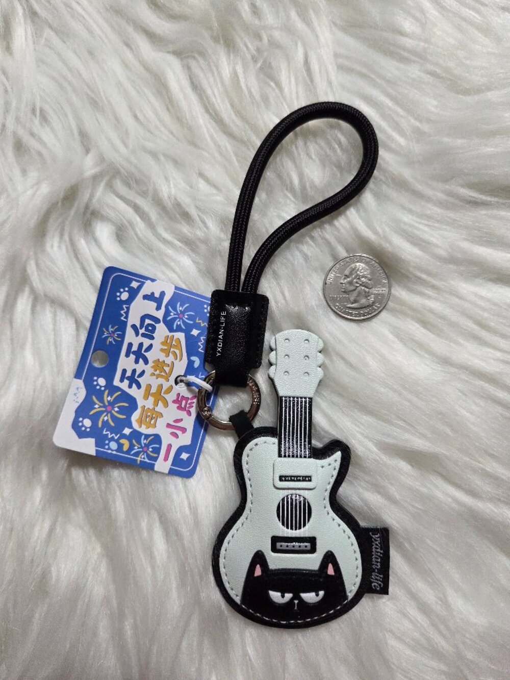 Cat Guitar Design Keychain - Picture 3 of 5